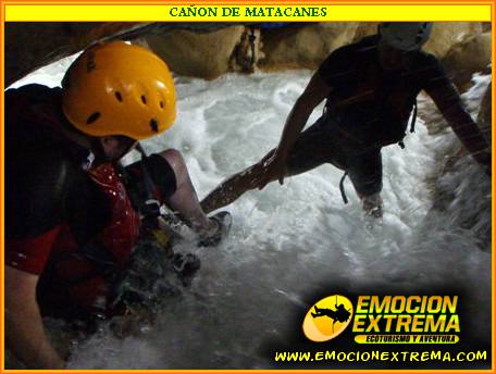 CAÑON DE MATACANES TE ESPERAN 2 RAPELES EN CASCADAS, MULTIPLES SALTOS AL AGUA, TOBOGANES NATURALES Y HASTA RIOS SUBTERRANEOS QUE TENDRAS QUE CRUZAR, VIVE ESTA AVENTURA.